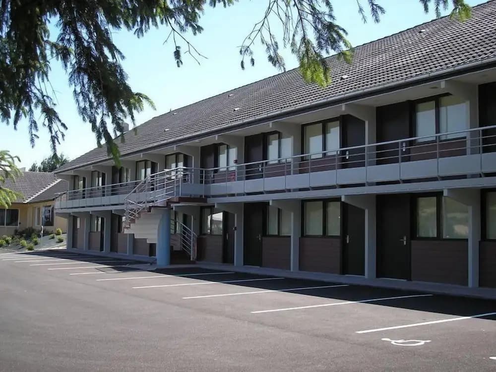 Hôtel Pierre Blanche - Photo 1