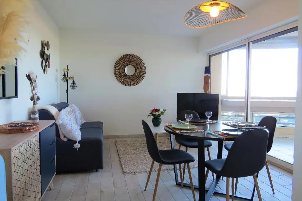 Coup de cœur pour ce cosy T2 avec vue imprenable sur la mer - 4GSUD101 - Photo 4