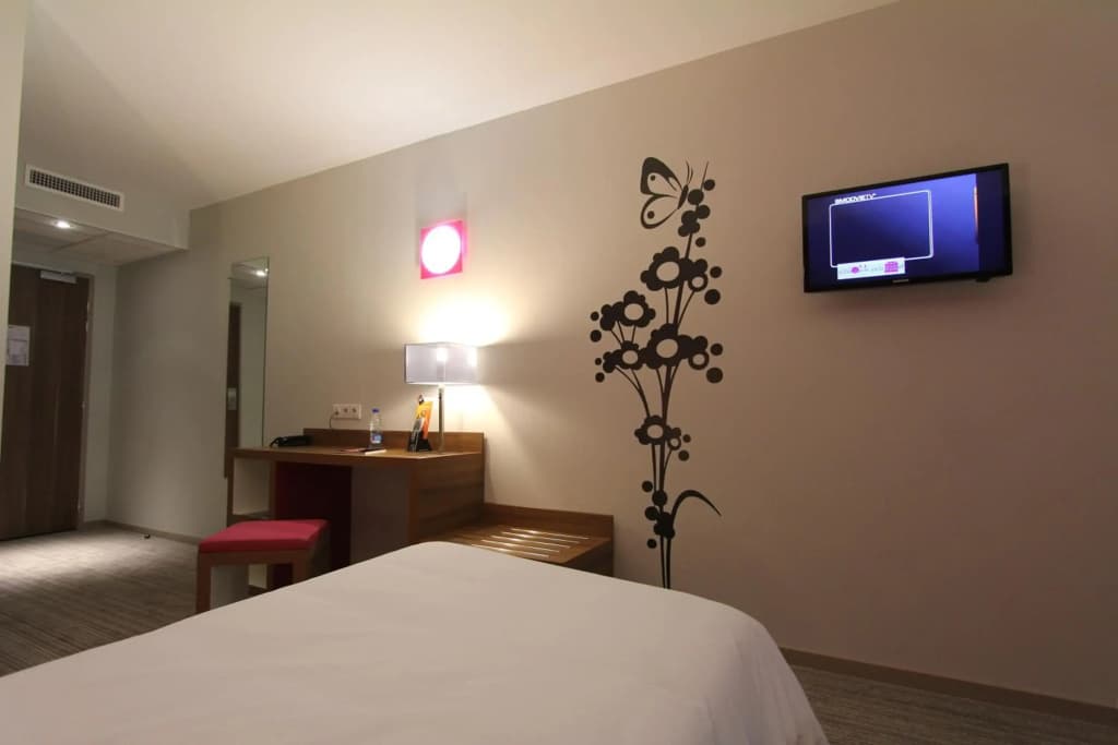 ibis Styles Castres - Photo 4