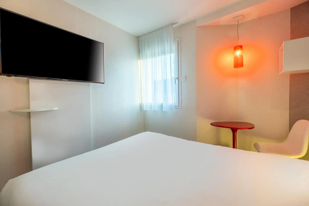 ibis Styles Blois Centre Gare - Photo 4