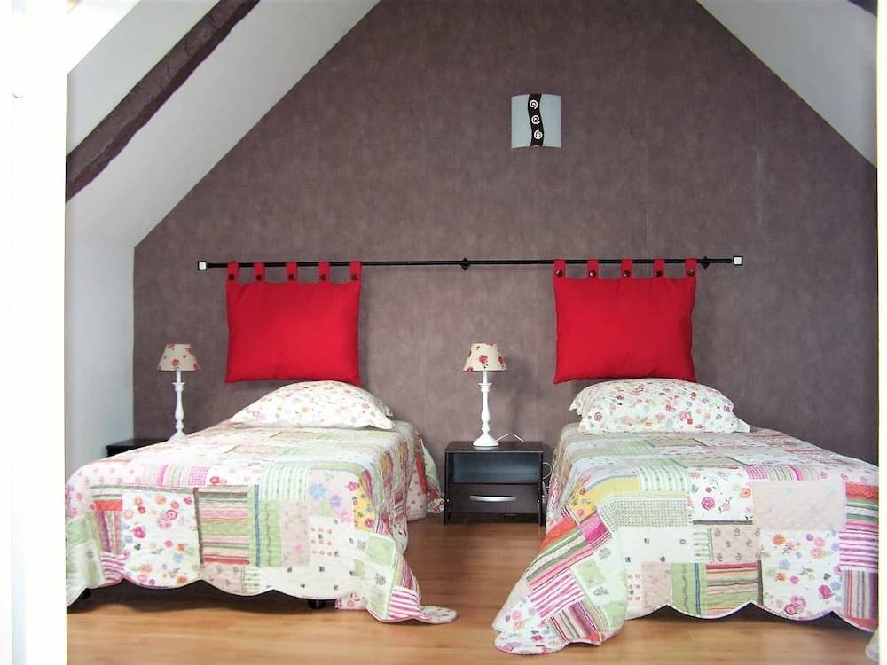 17th Century Breton Cottage With Modern Interior on the Edge of a Forest - Miniature 6