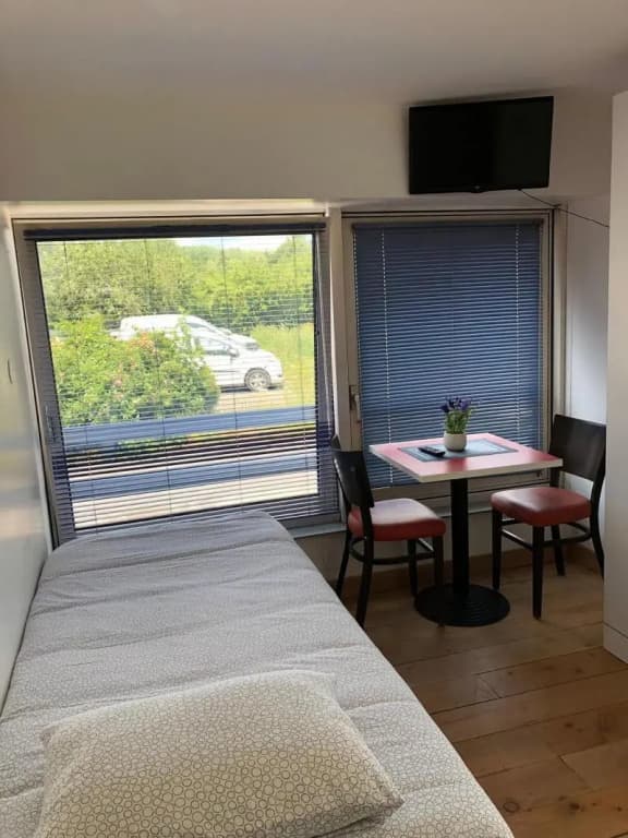 Apparthotel Area, Studios avec Salles de bains et kitchenettes privatives et Chambres avec cuisine et salle de bains commu...
