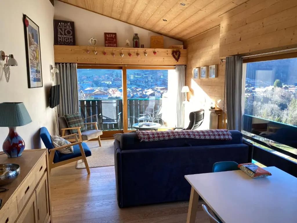 Luxury Apartment, 350m to ski lift, south facing, close to town centre - Photo 1