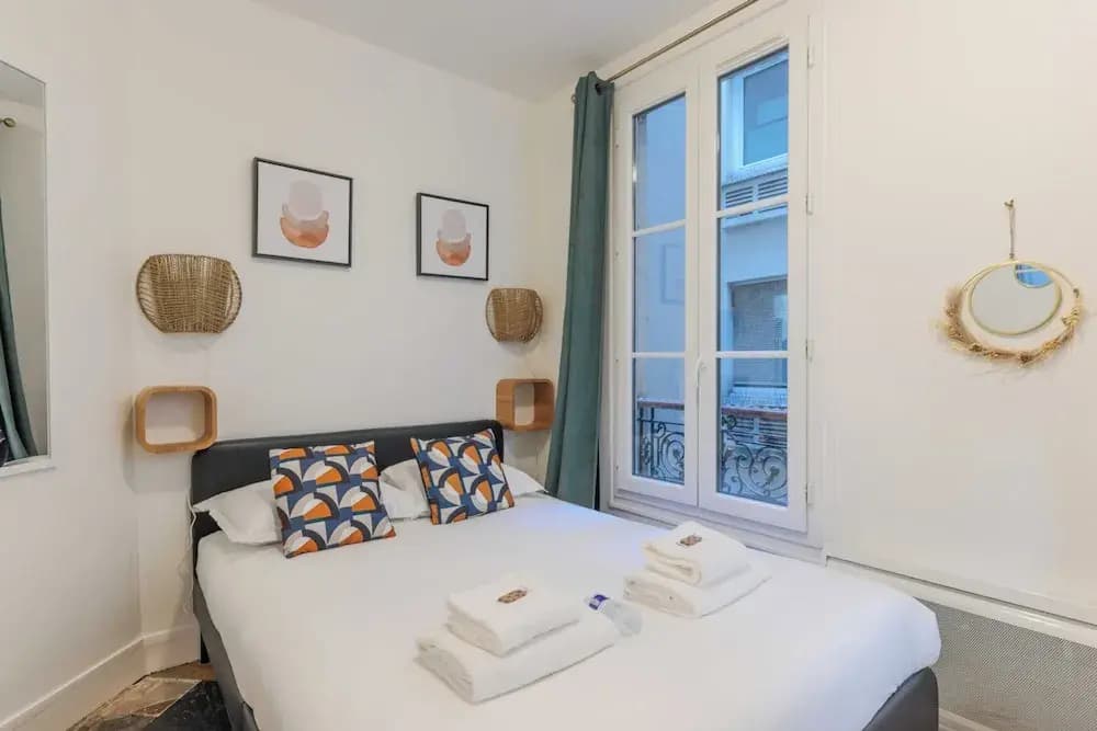 Parisian Getaway in the City of Light! - Photo 1