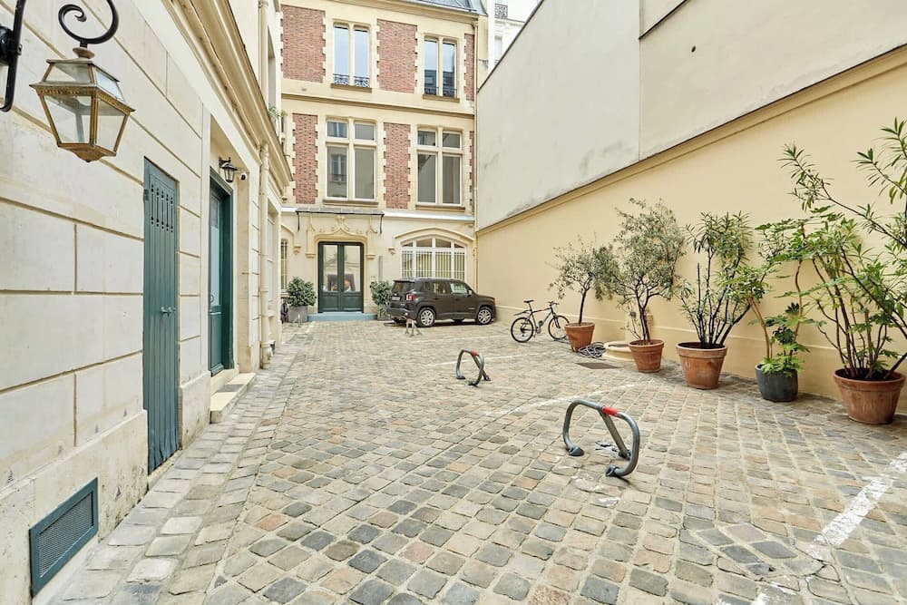 Superb AC- 2bdr Apartement Montaigne/arc de Triomphe - Photo 1
