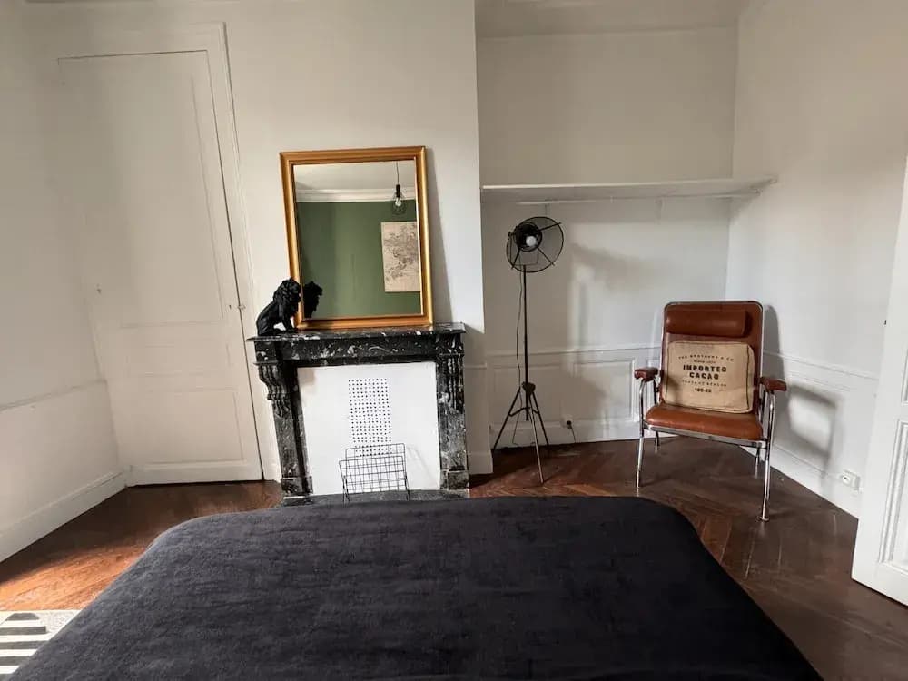 Refined Apartment With Courtyard in La Mans - Miniature 7
