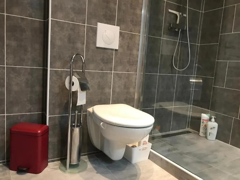 apartment (80m2) 3 bedrooms (up to 8 pers) town centre Menton - Miniature 6