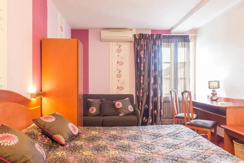 Hôtel Les Platanes - Photo 2