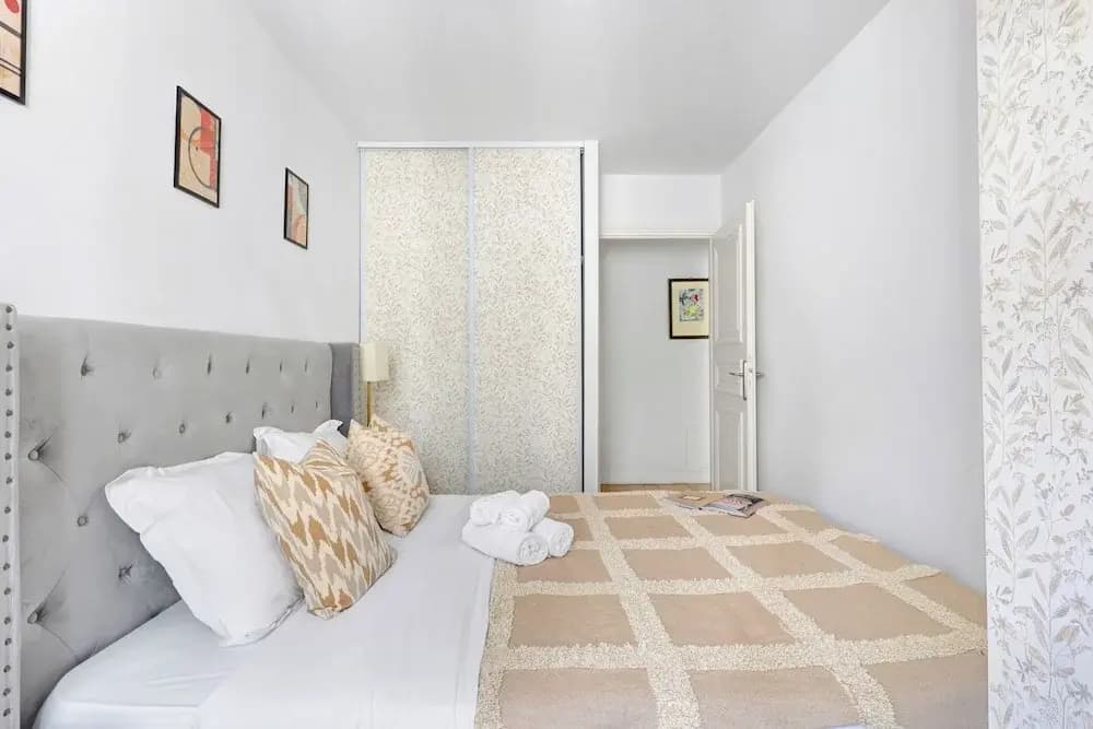 Stylish 2BR Near Faubourg Saint-Honoré - Photo 1
