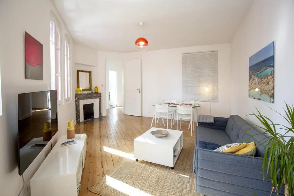 Place Saint Michel Apartment - Photo 2