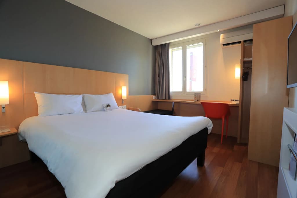 ibis Aurillac - Photo 4