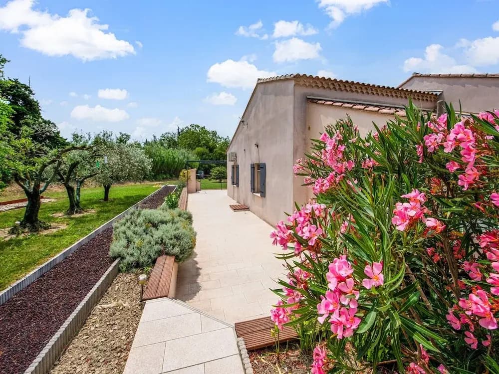 Holiday Home in Vaucluse Near Mont Ventoux - Photo 1