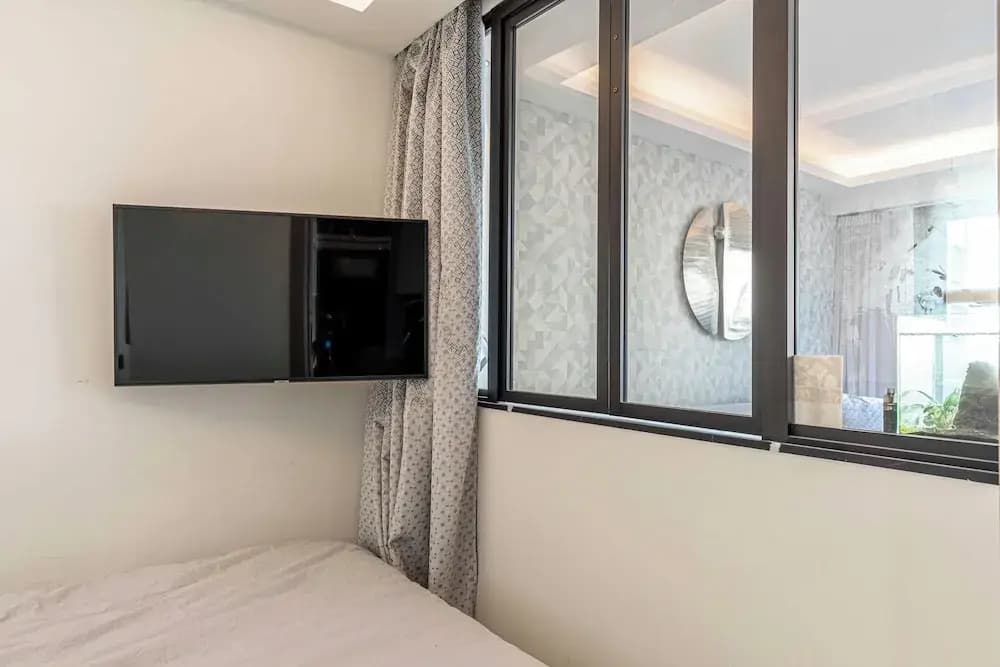 2 Room Apartment in Heart of Cannes+20m2 Terrace - Photo 1