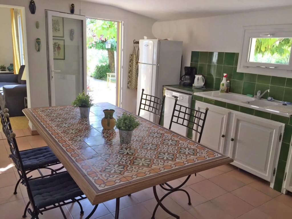 Holiday Home in Villecroze With Pool & Garden - Photo 1