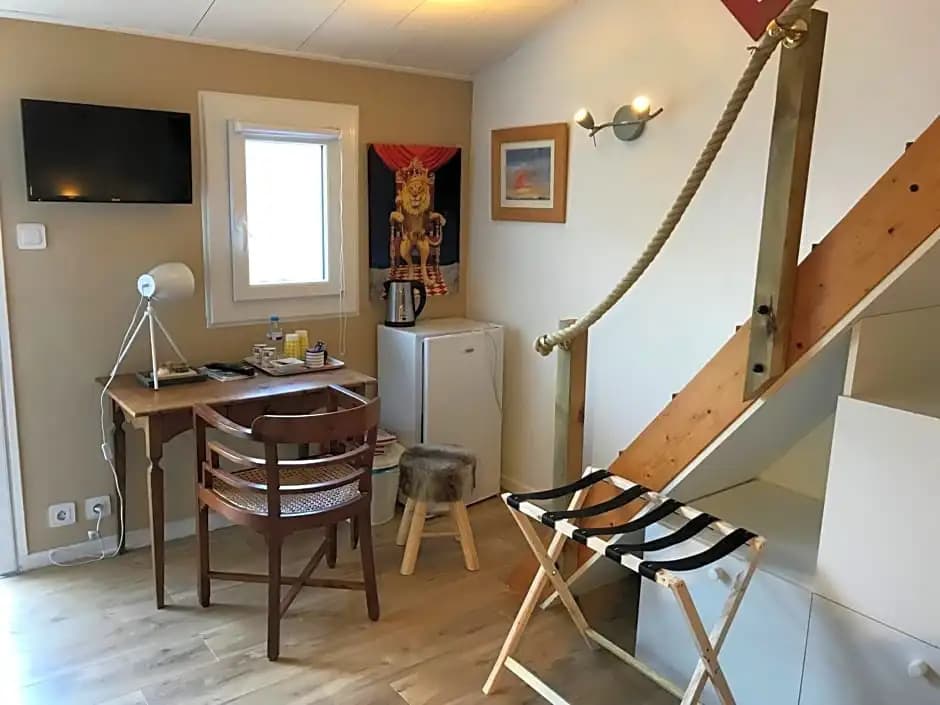 Les Yeux Bleus Bed & Breakfast - Photo 2