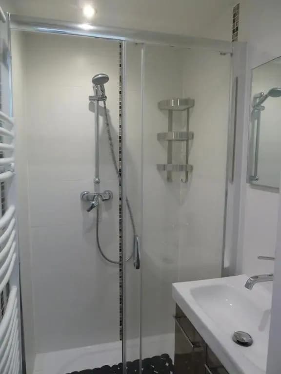 New 1 bedroom apt place Garibaldi - Miniature 7