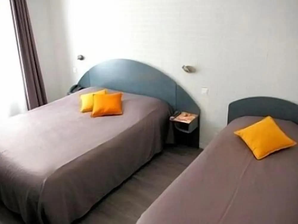 Hôtel Le Pont Bernet - Photo 3
