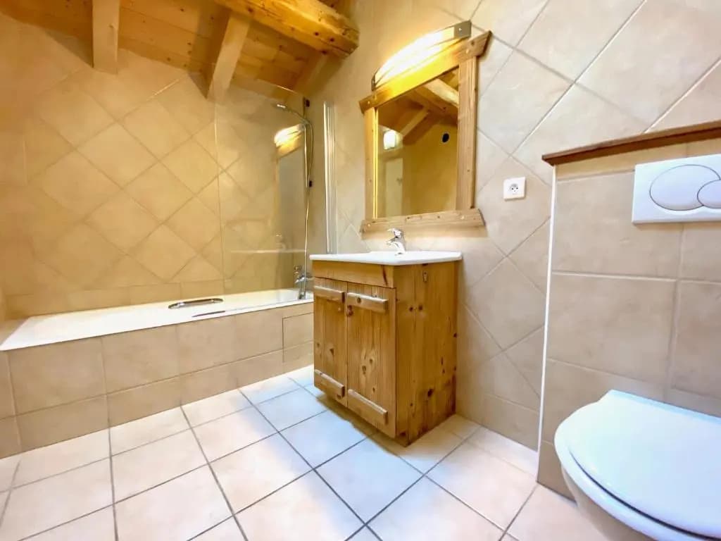 Chalet in Morzine Sleeping 12 with Sauna - Miniature 7