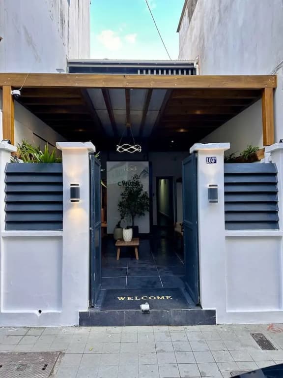 Cyrus Hotel-House - Photo 1