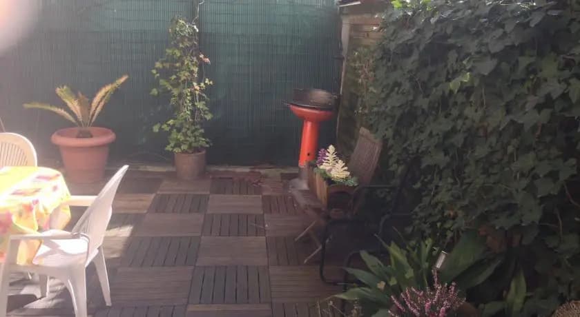 Cosy Rare 2 Bedroom Apartment Around a Private Garden - Miniature 6