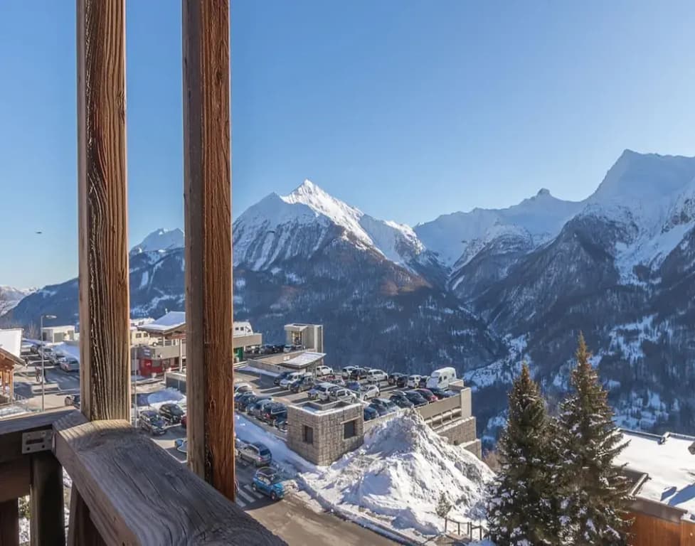 Sunny Mountain Retreat - Miniature 7