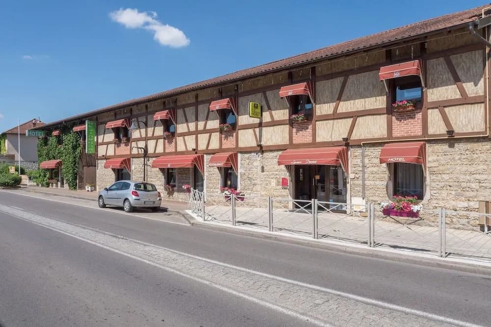 Hôtel Restaurant Laurent Perréal - Photo 1