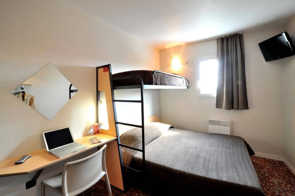 Welcomotel Coignières - Miniature 7