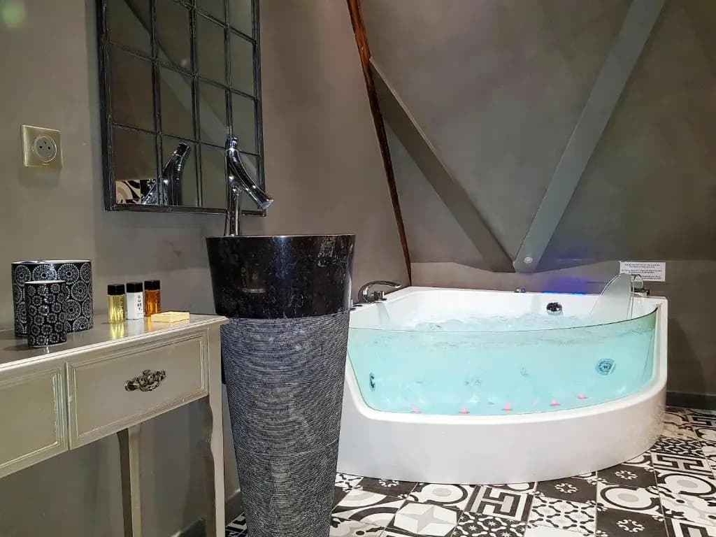 Le 1615 - Luxe et Spa - Miniature 8