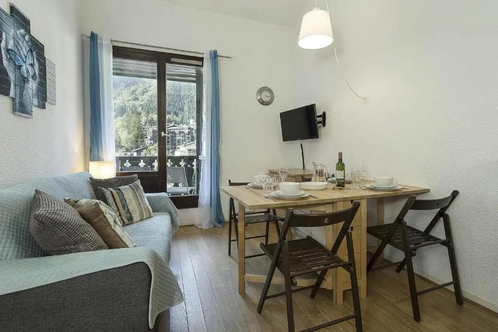 Apartment Forclaz 4B - Alpes Travel - Central Chamonix - Sleeps 4 - Photo 1