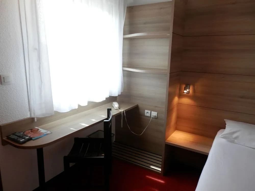 Ever Route 64 Brit Hotel Tarbes Ibos - Photo 5