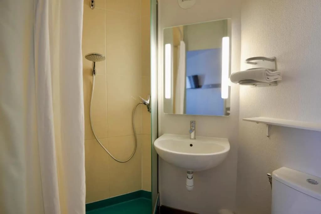 B&B HOTEL Bourges (1) - Miniature 7