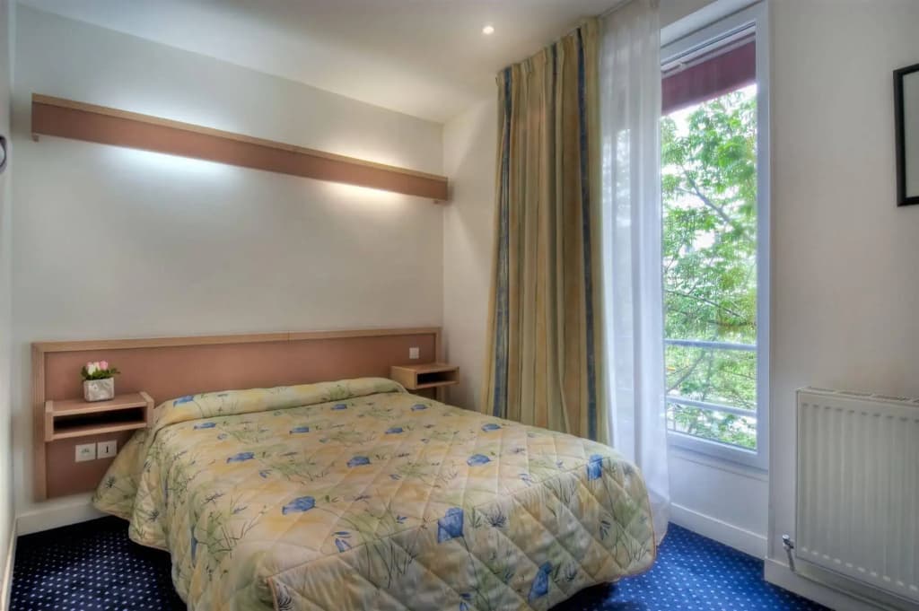 Hotel Edgar Quinet - Photo 4