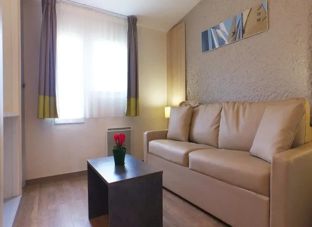 Charming Apartment for Five Guests - Photo 4