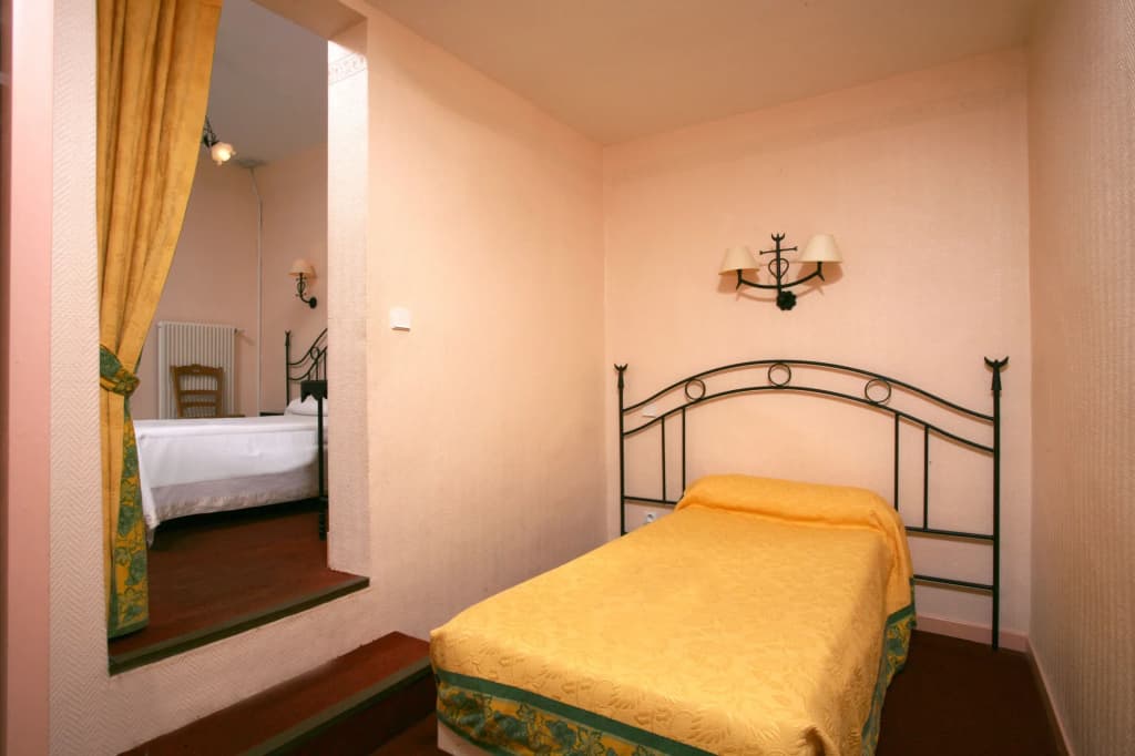 Hostellerie de la Source - Photo 4