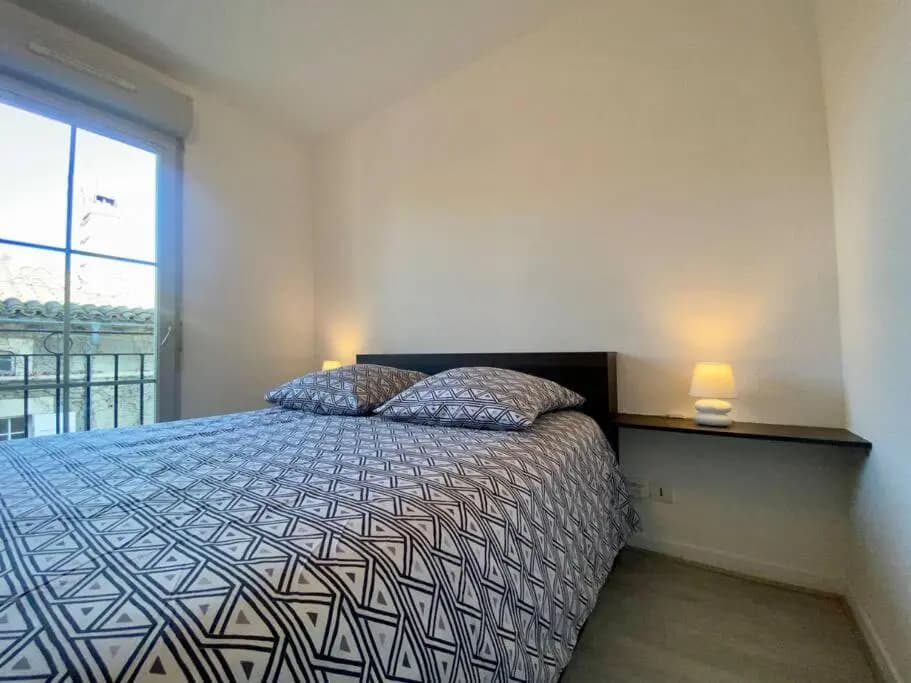 Le 24 février - Lumineux avec balcon et parking gratuit - Photo 3
