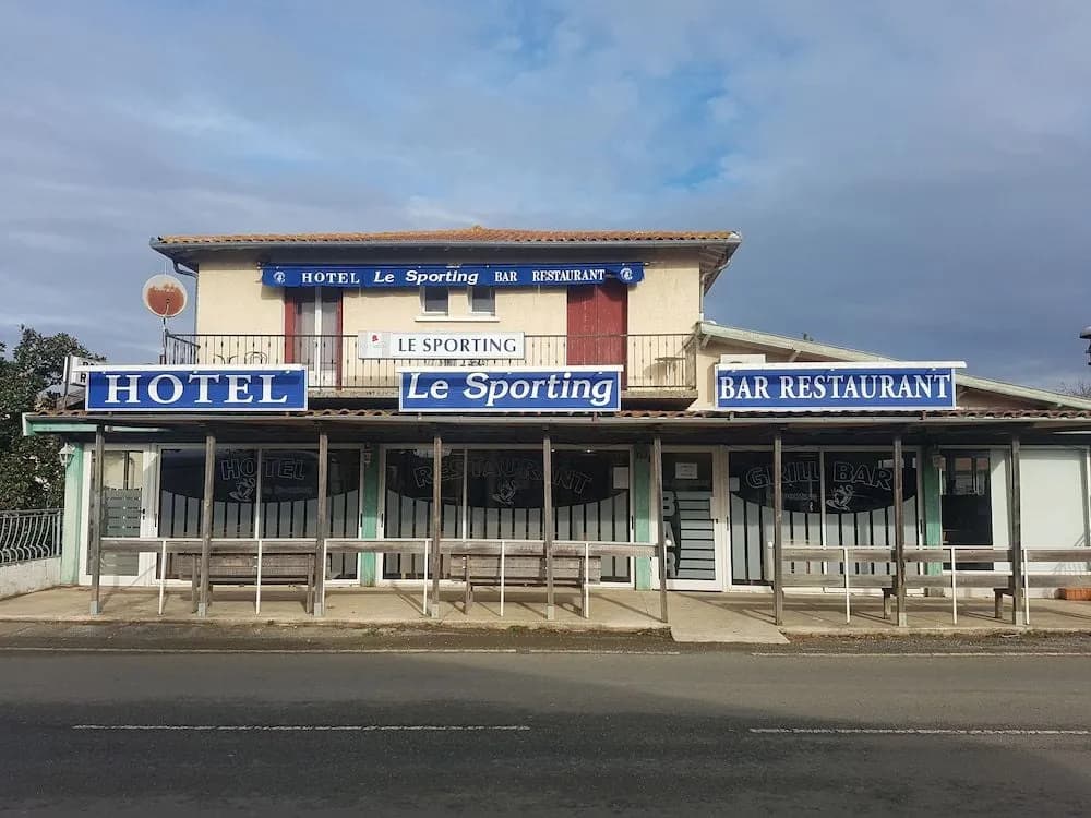 Bar Hôtel Restaurant le Sporting - Photo 1