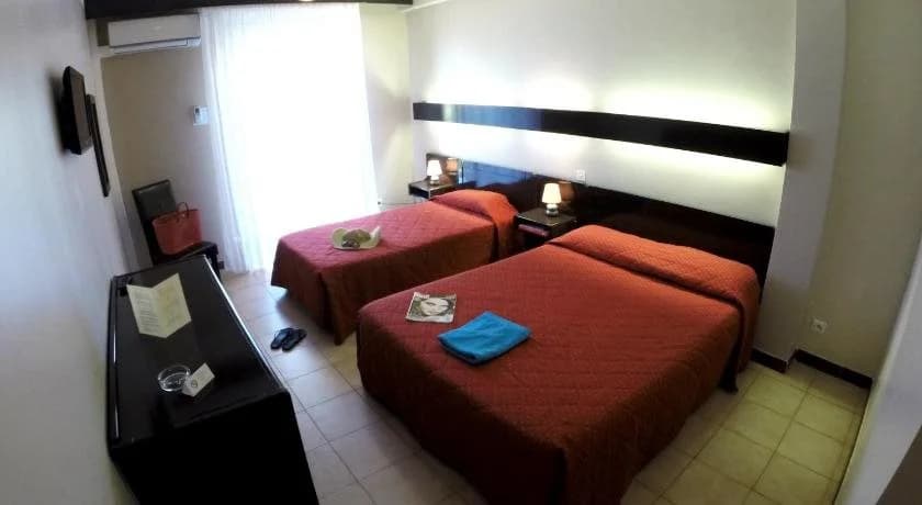 Beach Hotel - Photo 4