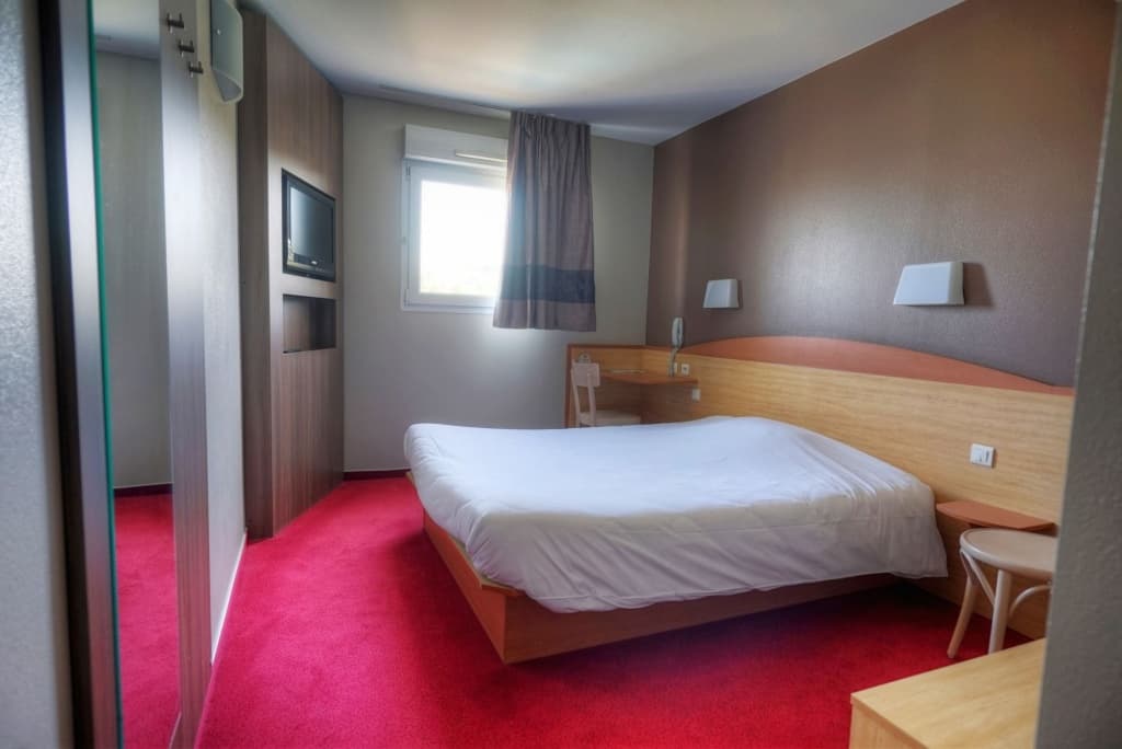 B&B HOTEL Saint-Etienne Monthieu - Photo 4