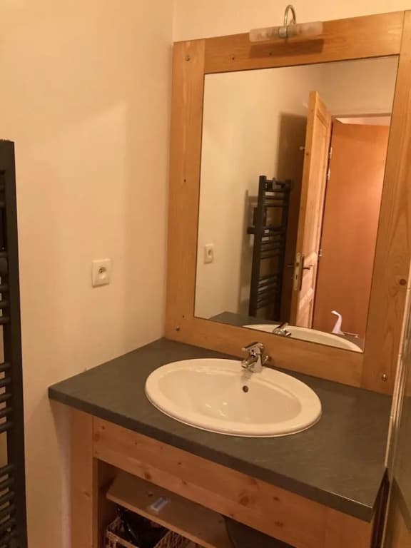 Alpine Apartment With Balcony - Photo 5