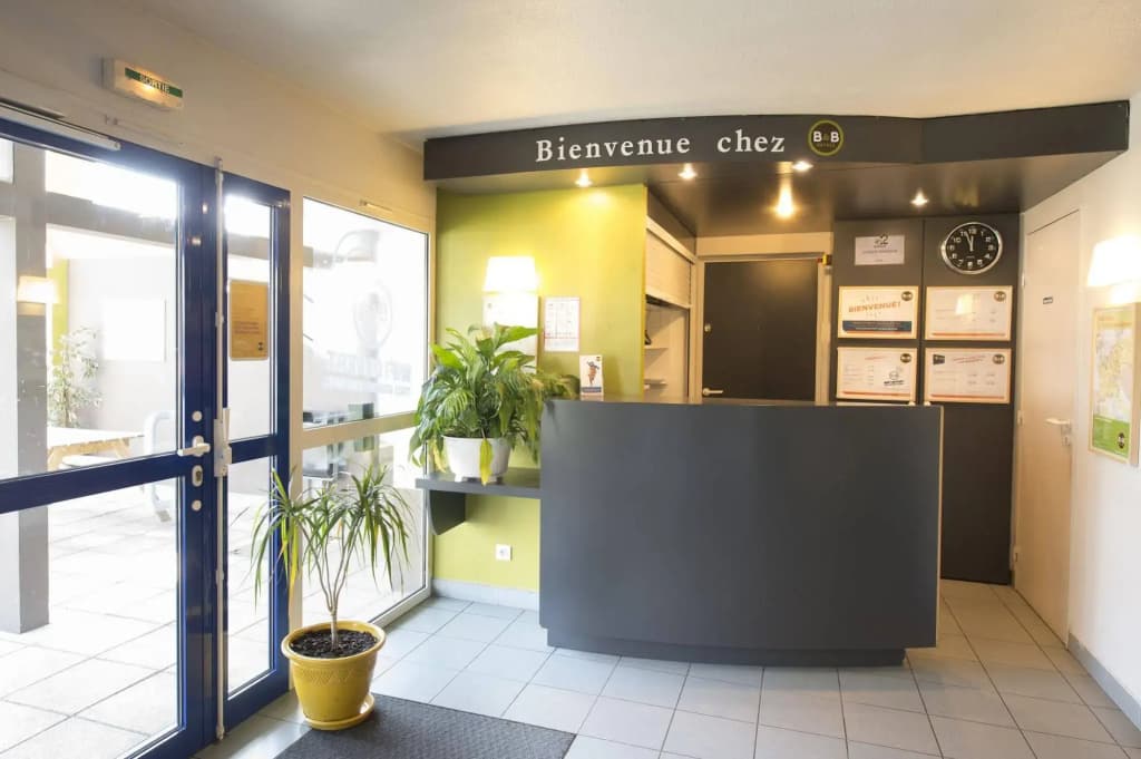B&B HOTEL Châteauroux Aéroport - Photo 2