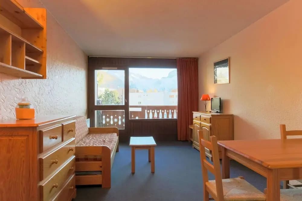 Spacious Family Apartment - Photo 3