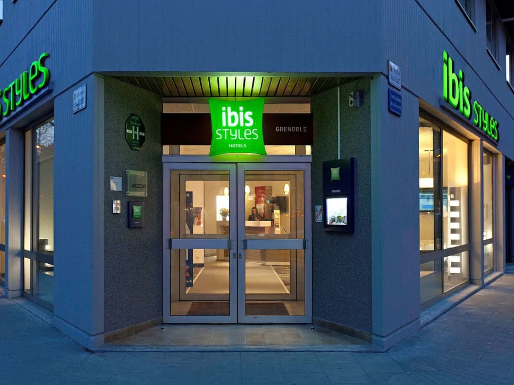 ibis Styles Grenoble Centre Gare - Photo 1