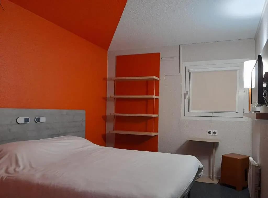 Ibis Budget Fresnes - Photo 4