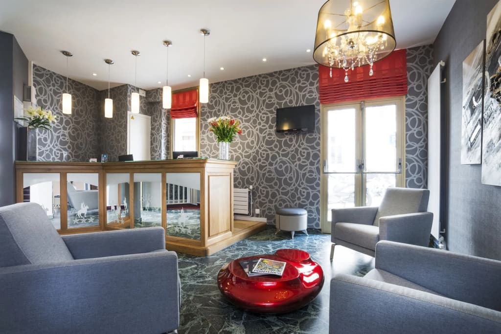 Hotel Charlemagne - Photo 2