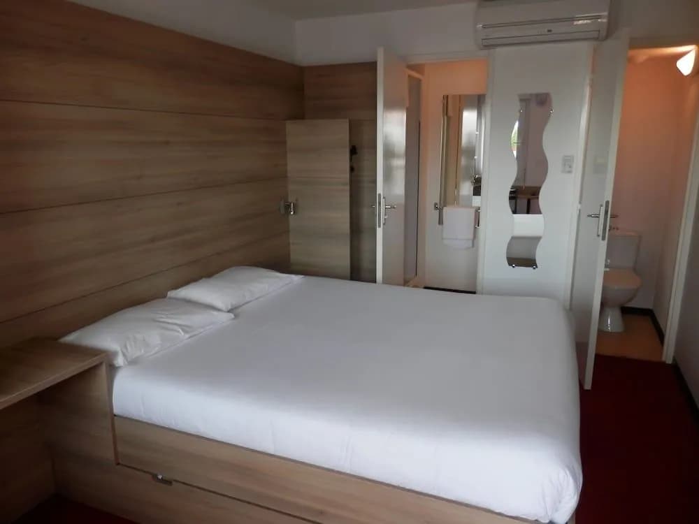Ever Route 64 Brit Hotel Tarbes Ibos - Miniature 6