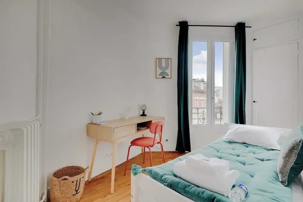 Cozy Apartment 2bdr/4p - in the Heart of Suresnes - Photo 2