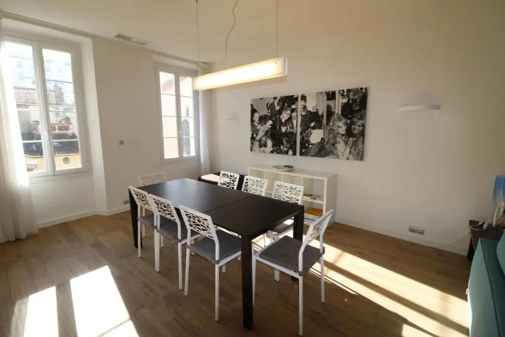 Luxury, central 3 bedroom, 3 bathrooms 5 mins from the Palais 410 - Photo 3