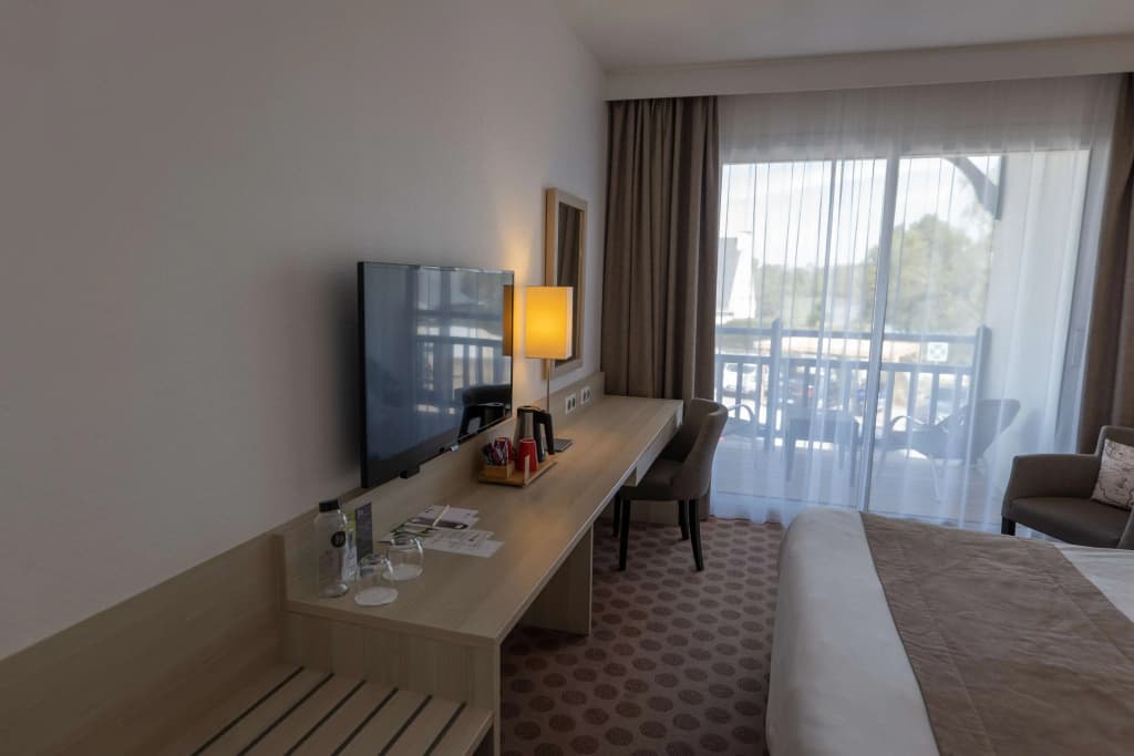 Best Western Plus Hôtel Le Roof - Photo 3