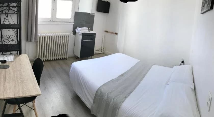 Hotel De La Poste - Photo 2