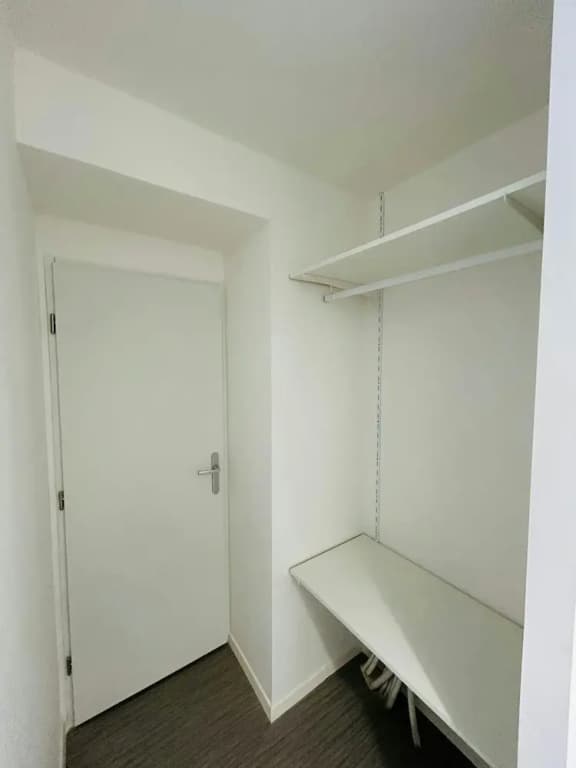 We Live In R - Suite 102 - Miniature 8